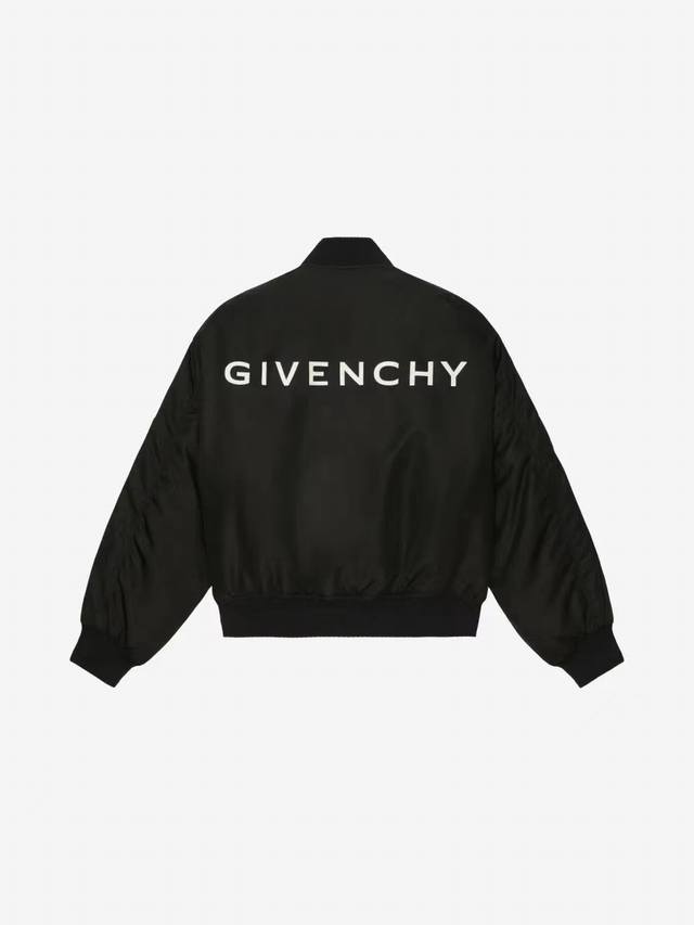 Givenchy纪梵希2024新款标志印花拉链飞行员夹克 多口袋飞行员夹克 带有衬里 设有2个按扣口袋 背面饰以4G Logo 拉链开合 罗纹松紧领口 下摆和袖